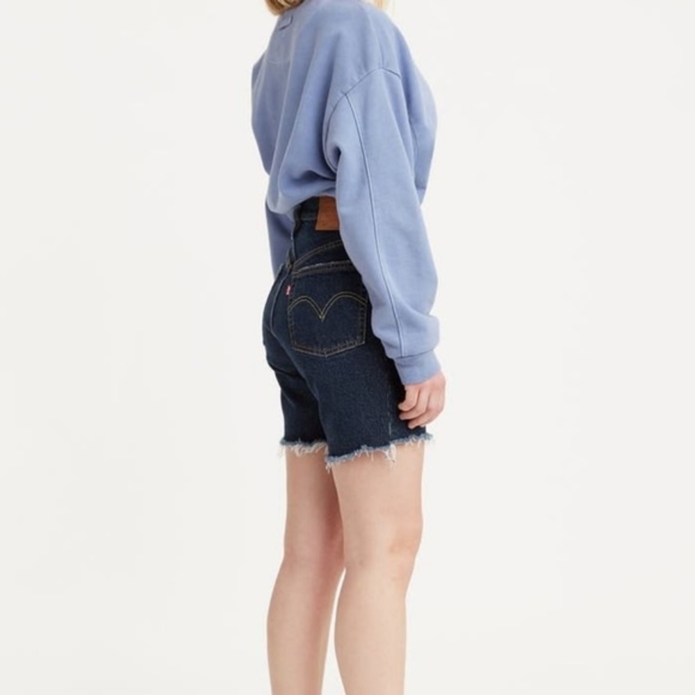 NWT Levi’s 501 Mid Thigh Shorts - Picture 3 of 13